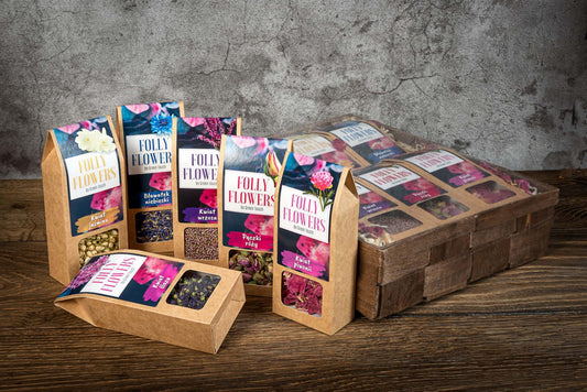 Kosz prezentowy z kwiatami suszonymi na prezent